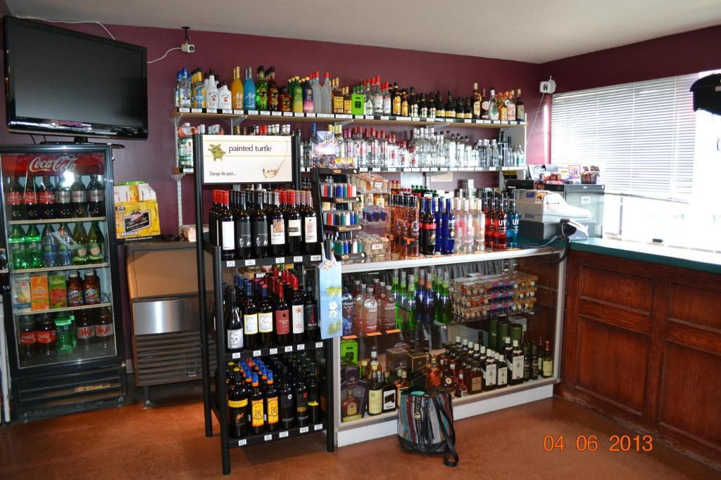Dalewood Inn Port Mcneill Bagian luar foto