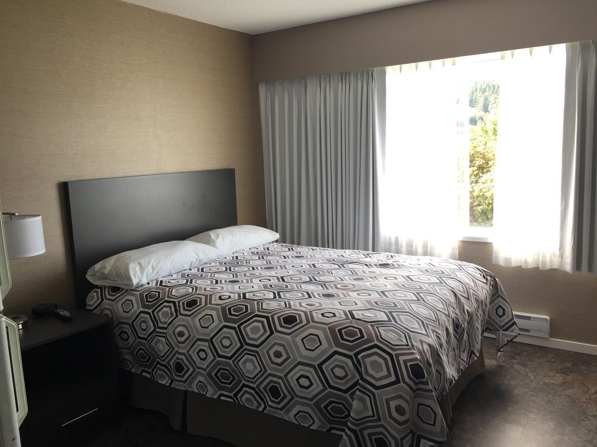 Dalewood Inn Port Mcneill Bagian luar foto