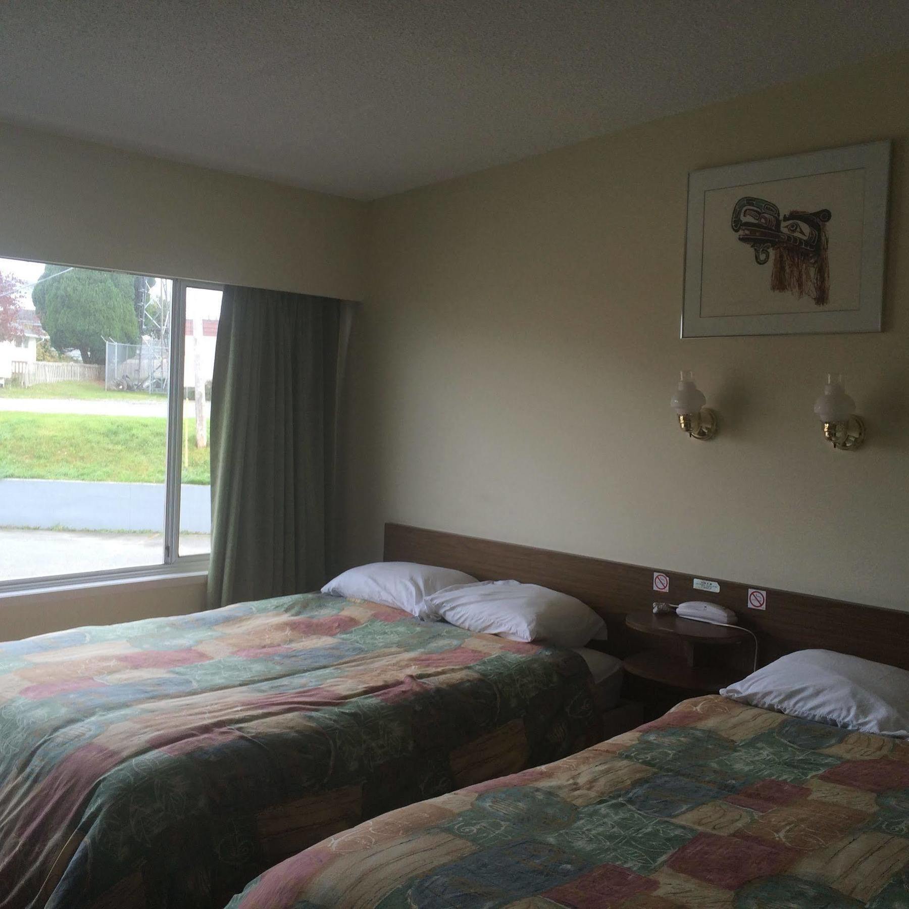 Dalewood Inn Port Mcneill Bagian luar foto