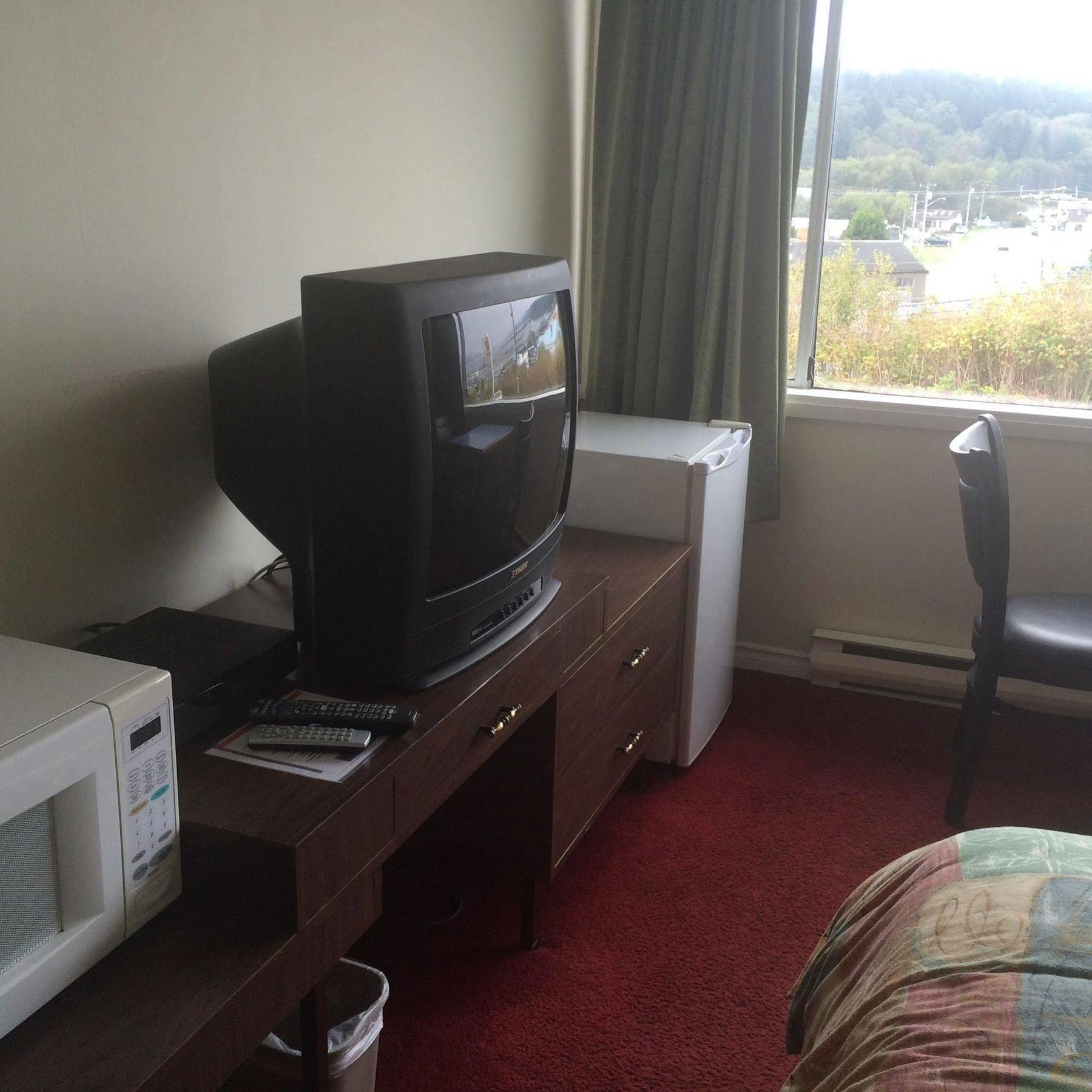 Dalewood Inn Port Mcneill Bagian luar foto