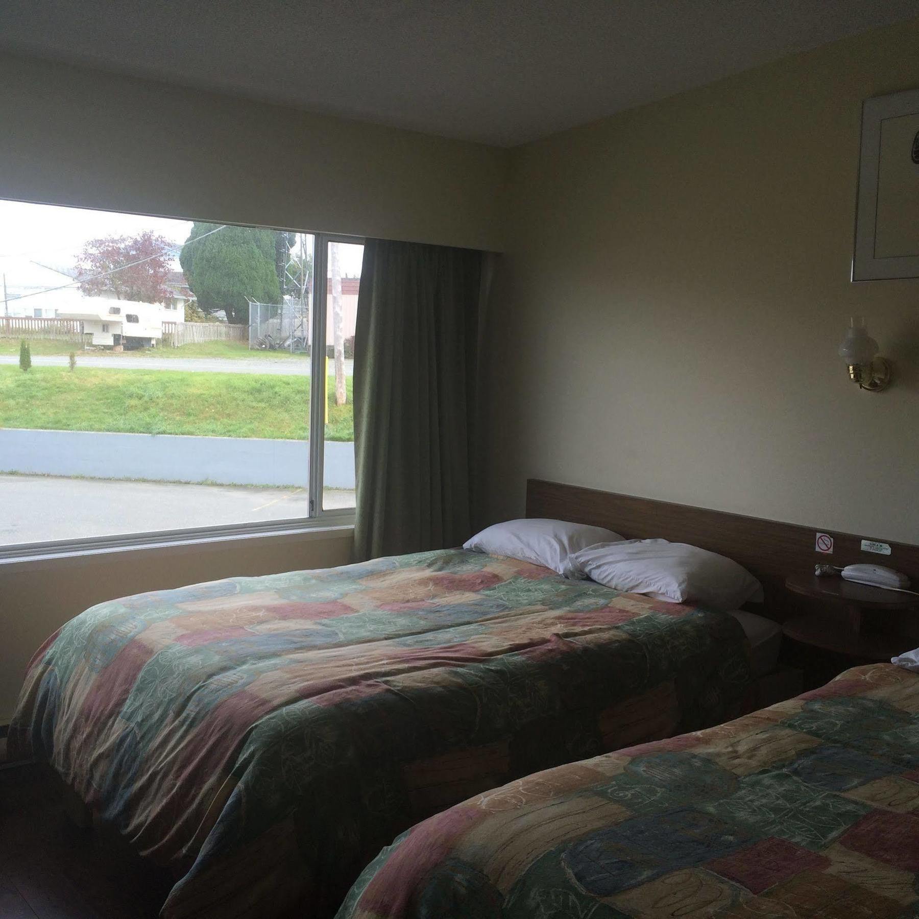 Dalewood Inn Port Mcneill Bagian luar foto